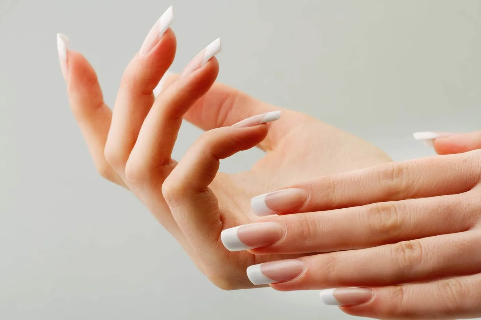 /img/28099-dermatologist-nail-care.webp
