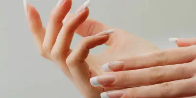 /img/28099-dermatologist-nail-care.webp